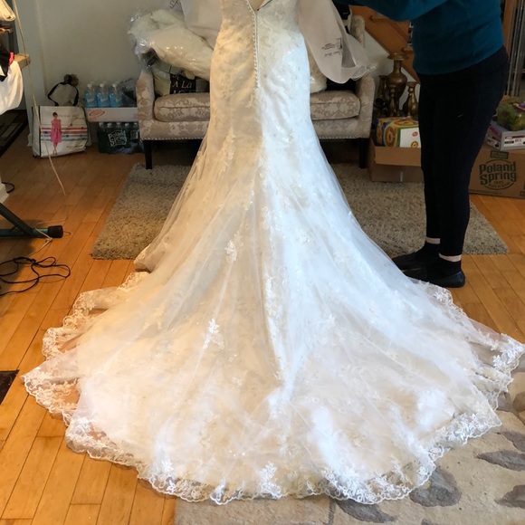 Brand new Justin Alexander wedding gown - Picture 3 of 4